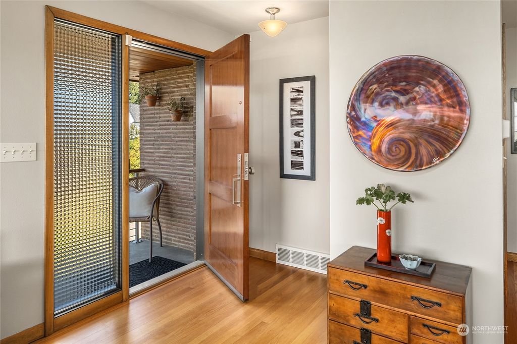 Photo of 4105 SW Holly Street, Seattle, WA 98136 (MLS # 2150712)