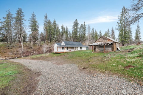 Photo of 932 Zelinski Road, Goldendale, WA 98620 (MLS # 2482429)