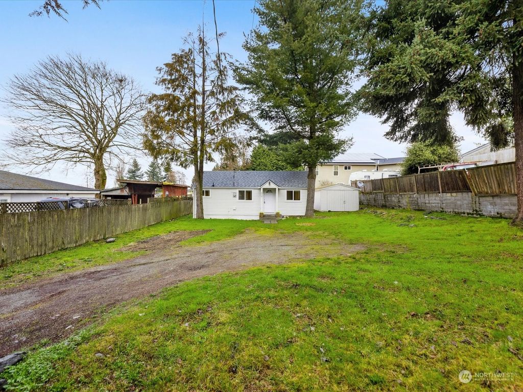 Photo of 410 SW 108th Street, Seattle, WA 98146 (MLS # 2203493)