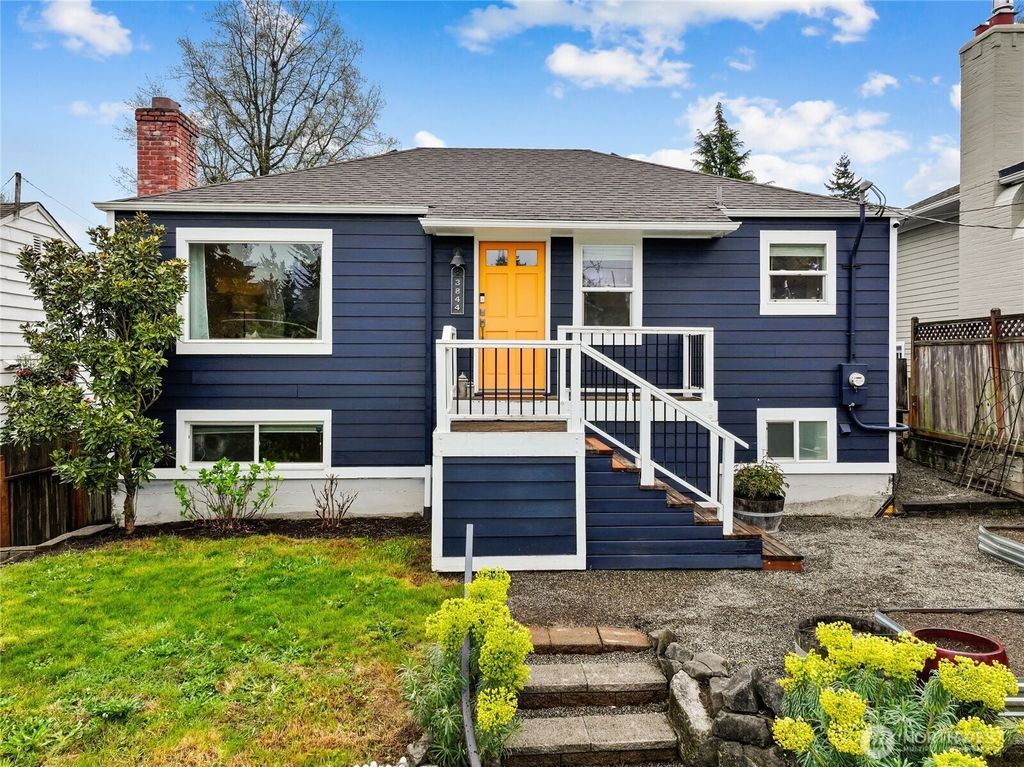 Photo of 3844 30th Avenue W, Seattle, WA 98199 (MLS # 2510416)