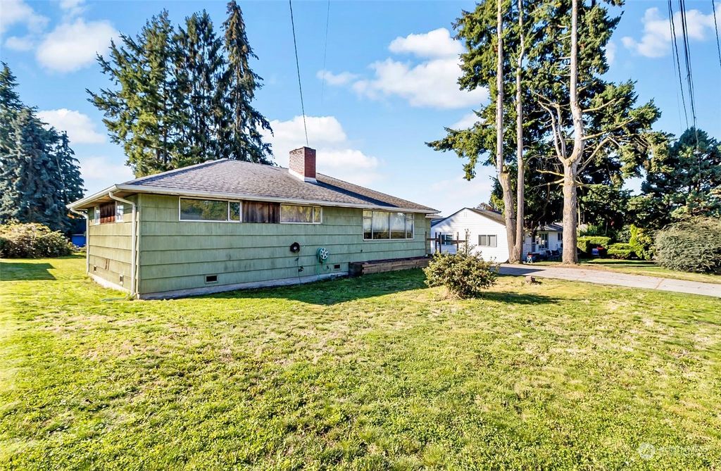 Photo of 2416 6th Street, Everett, WA 98201 (MLS # 2299595)