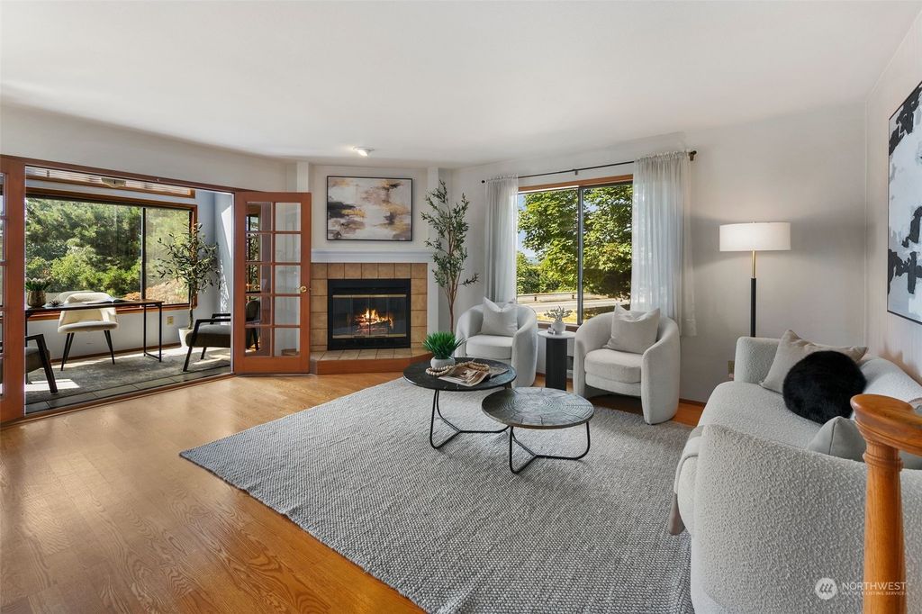 Photo of 11721 NE 80th St St #C2, Kirkland, WA 98033 (MLS # 2278349)