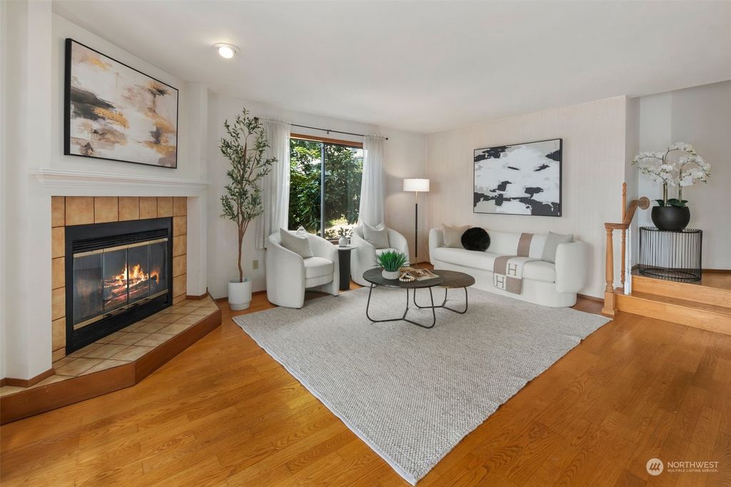 Photo of 11721 NE 80th St St #C2, Kirkland, WA 98033 (MLS # 2278349)