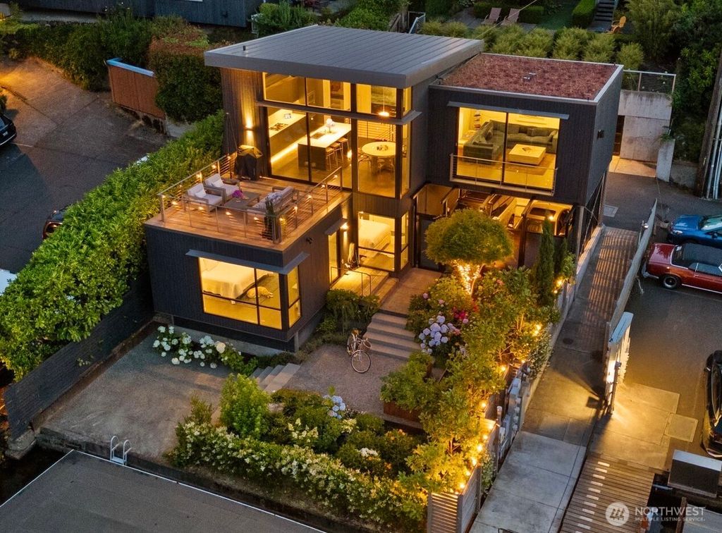 Photo of 2814 Boyer Avenue E, Seattle, WA 98102 (MLS # 2404952)