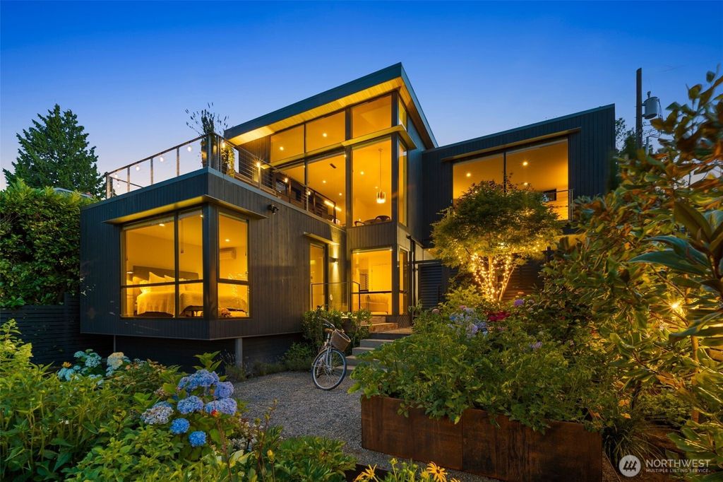 Photo of 2814 Boyer Avenue E, Seattle, WA 98102 (MLS # 2404952)