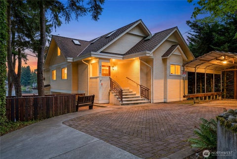 Photo of 3821 Shelby Road, Lynnwood, WA 98087 (MLS # 2547826)