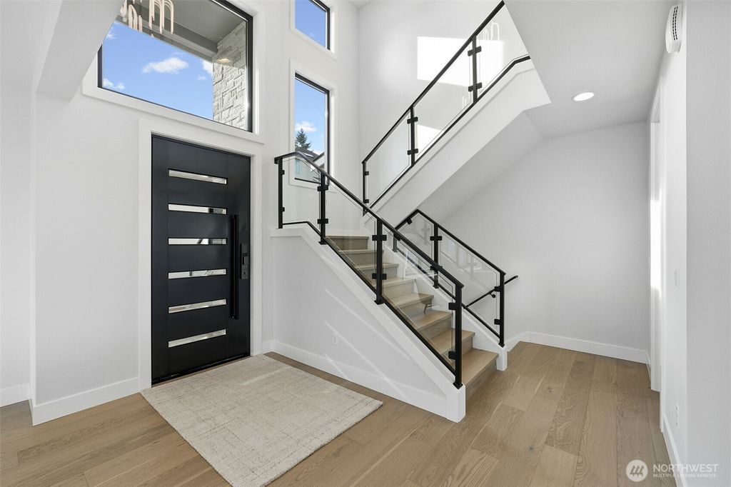 Photo of 16068 SE 44TH Court, Bellevue, WA 98006 (MLS # 2477074)