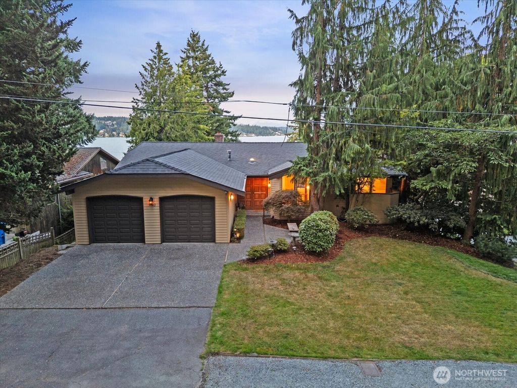 Photo of 9742 49th Avenue NE, Seattle, WA 98115 (MLS # 2397378)