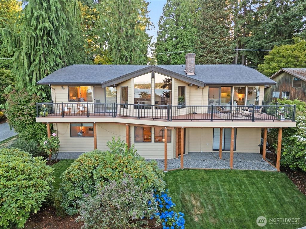 Photo of 9742 49th Avenue NE, Seattle, WA 98115 (MLS # 2397378)