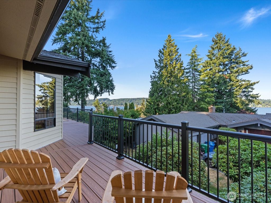 Photo of 9742 49th Avenue NE, Seattle, WA 98115 (MLS # 2397378)