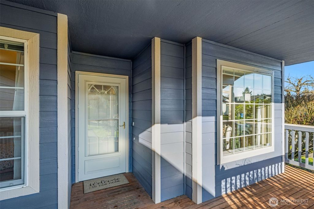 Photo of 1417 9th Ave Court SE, Puyallup, WA 98372 (MLS # 2469733)