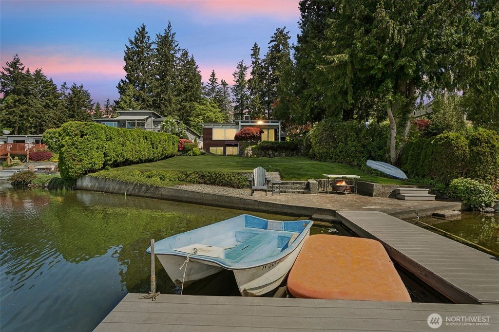 Photo of 2207 S 304th Street, Federal Way, WA 98003 (MLS # 2518402)