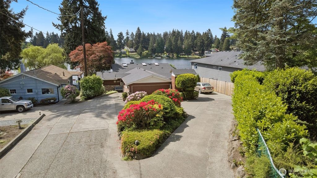 Photo of 2207 S 304th Street, Federal Way, WA 98003 (MLS # 2518402)