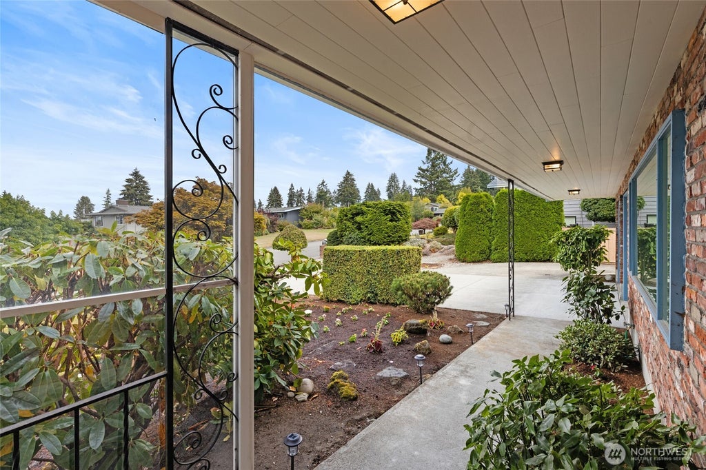 Photo of 741 S 295th Place, Federal Way, WA 98003 (MLS # 2573590)