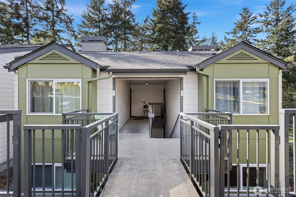 Photo of 31500 33rd Place SW #N104, Federal Way, WA 98023 (MLS # 2364116)
