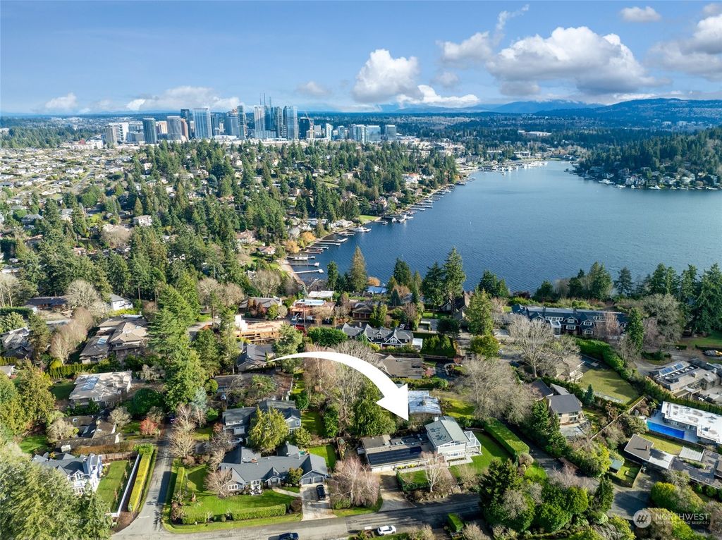 Photo of 500 86th Avenue NE, Medina, WA 98039 (MLS # 2293062)