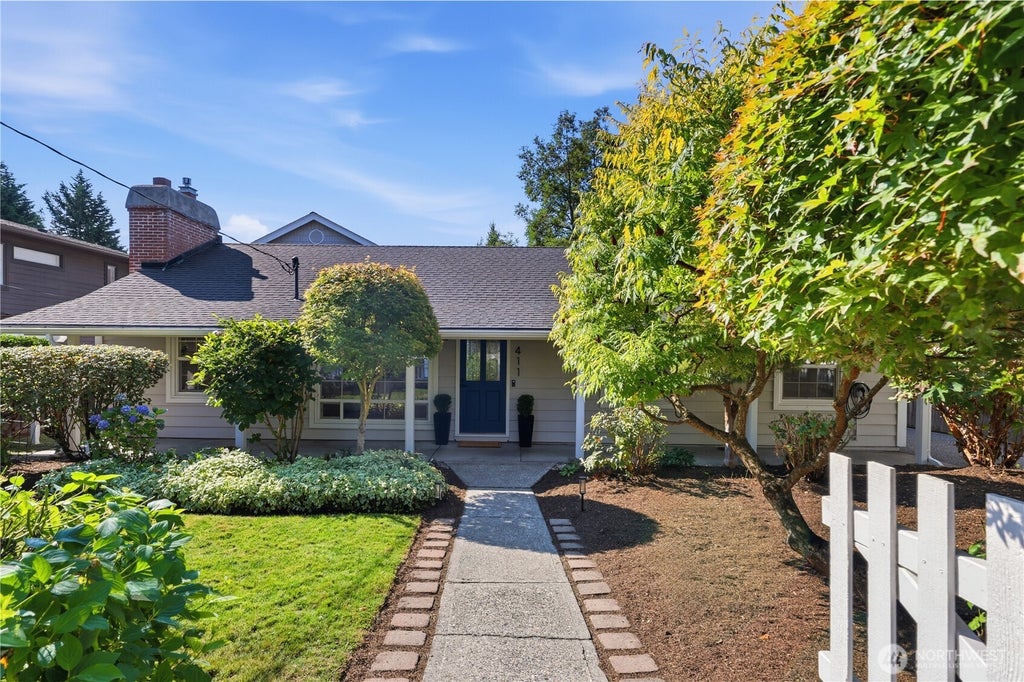 Photo of 411 10th Avenue, Kirkland, WA 98033 (MLS # 2574084)