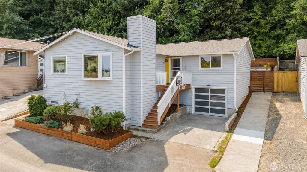 Photo of 5423 31st Avenue SW, Seattle, WA 98126 (MLS # 2551556)