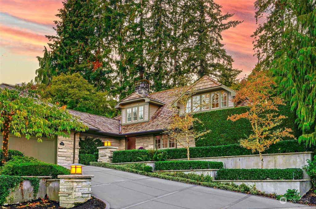 Photo of 2121 Parkside Drive E, Seattle, WA 98112 (MLS # 2012937)