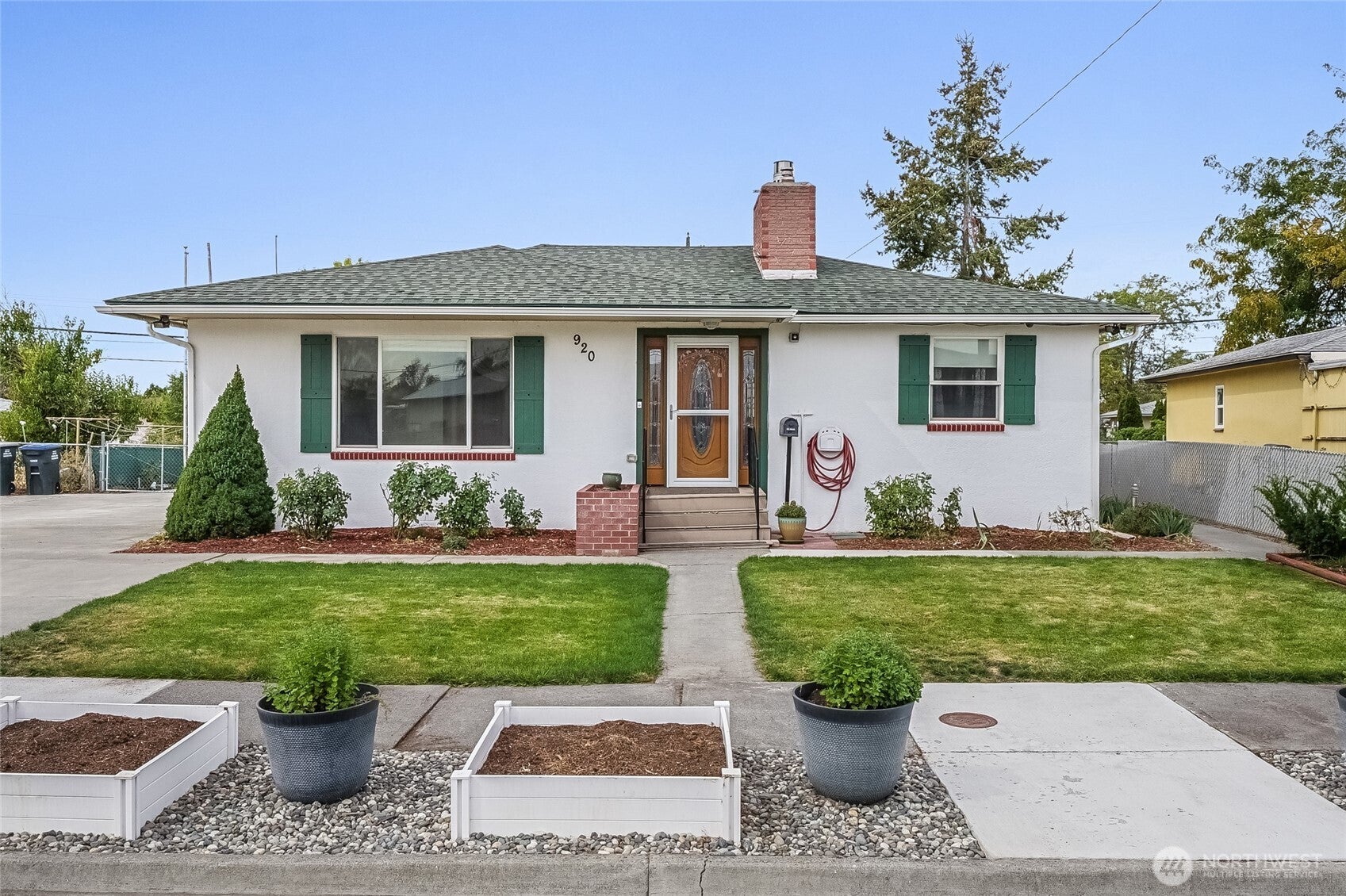 920 S Dahlia Drive