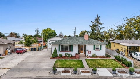 Photo of 920 S Dahlia Drive, Moses Lake, WA 98837 (MLS # 2587374)