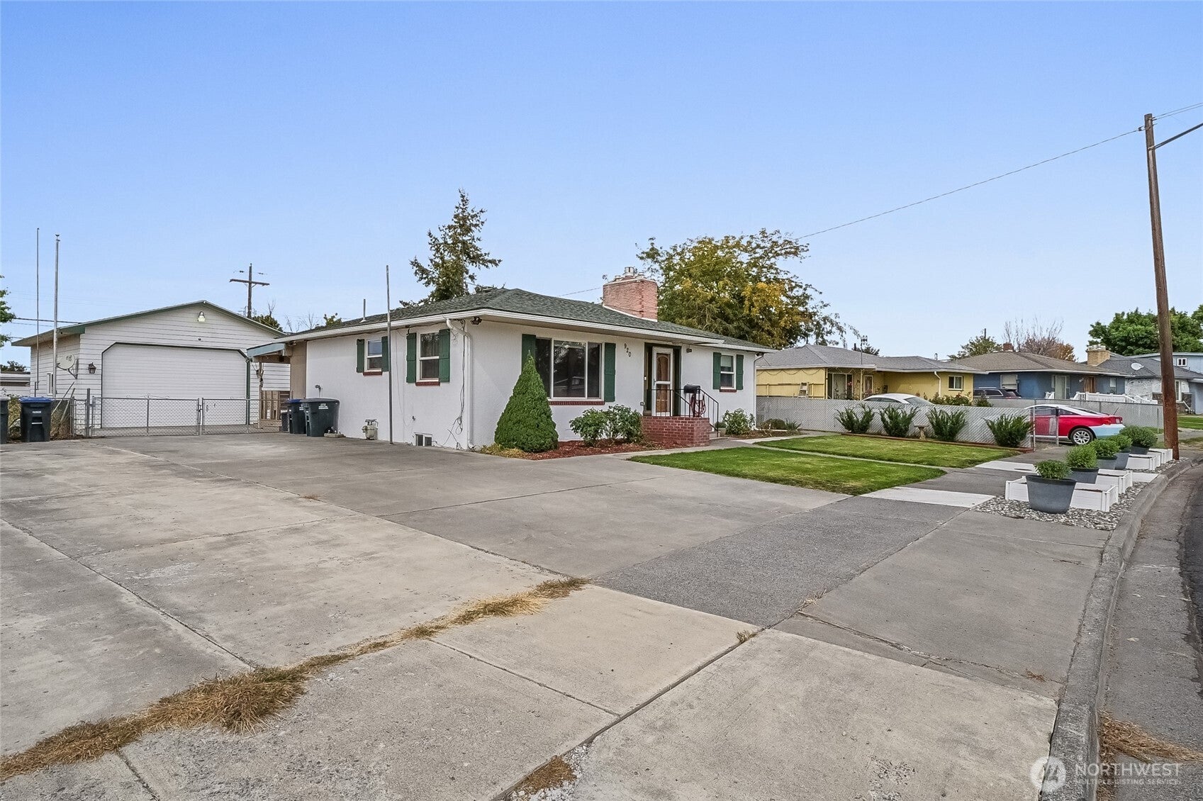 920 S Dahlia Drive