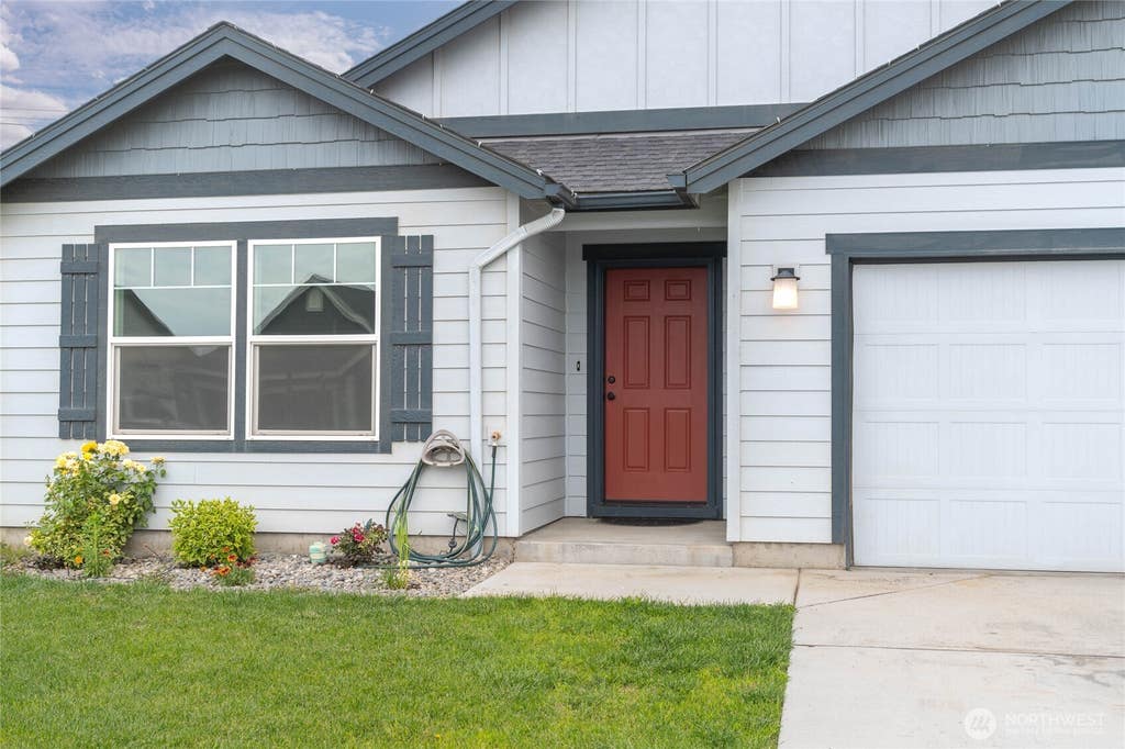 Photo of 725 L St ST NE, Quincy, WA 98848 (MLS # 2537637)