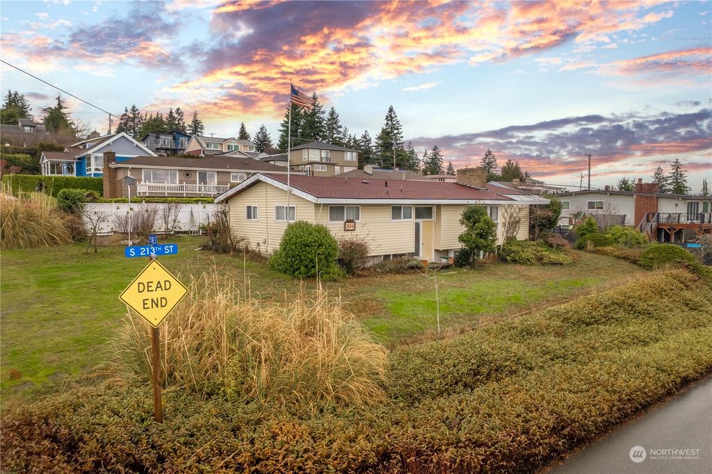 Photo of 304 S 213th Street, Des Moines, WA 98198 (MLS # 2028475)