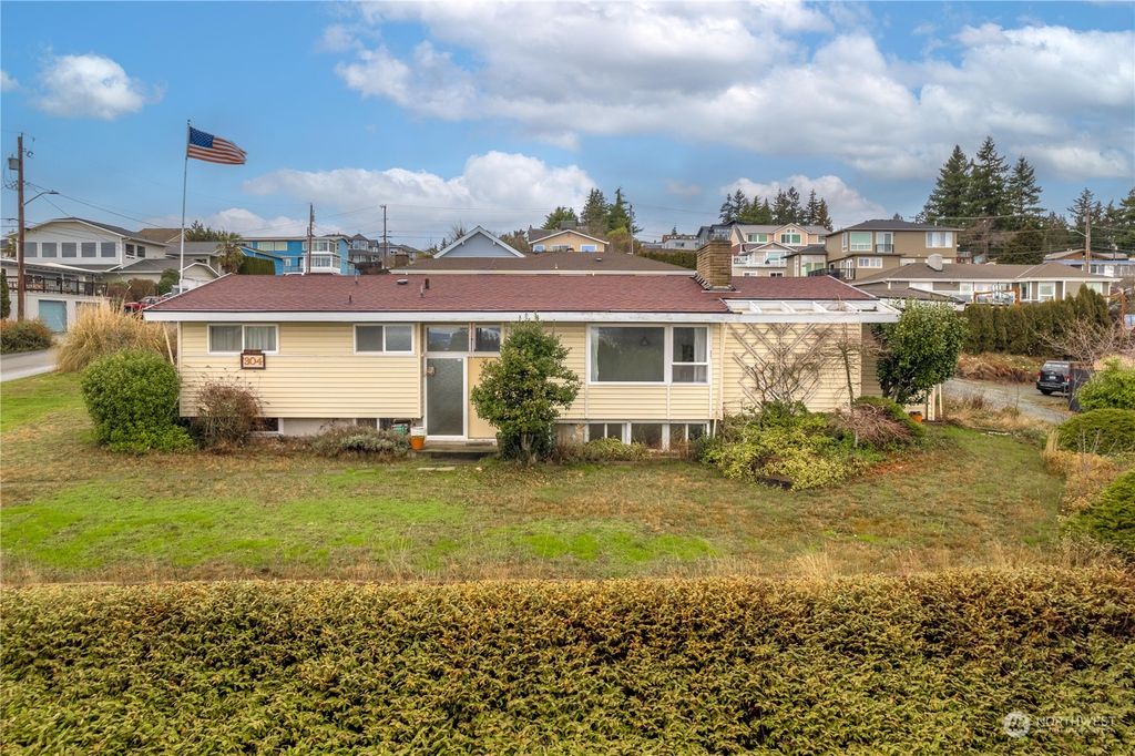 Photo of 304 S 213th Street, Des Moines, WA 98198 (MLS # 2028475)