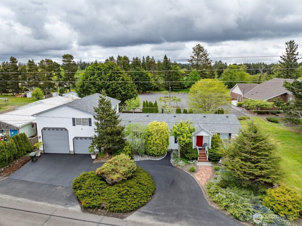 Photo of 1308 N Washington Avenue, Long Beach, WA 98631 (MLS # 2523835)