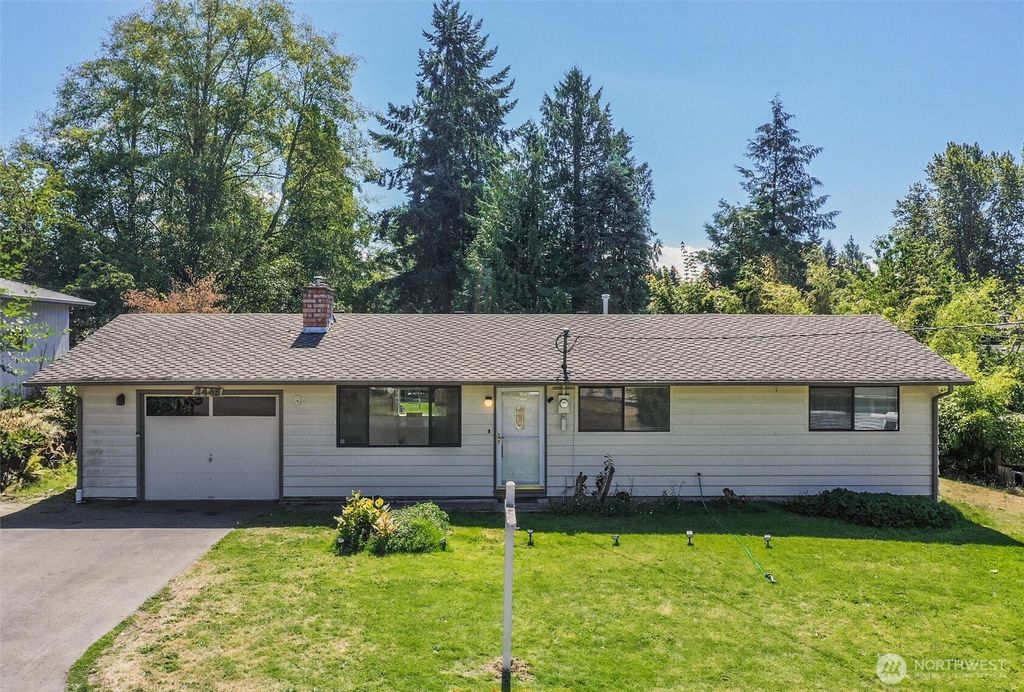 Photo of 2449 SW 328th Street, Federal Way, WA 98023 (MLS # 2424393)