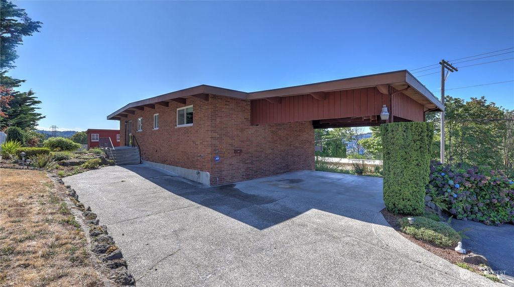 Photo of 678 Sunset Boulevard NE, Renton, WA 98056 (MLS # 2180884)