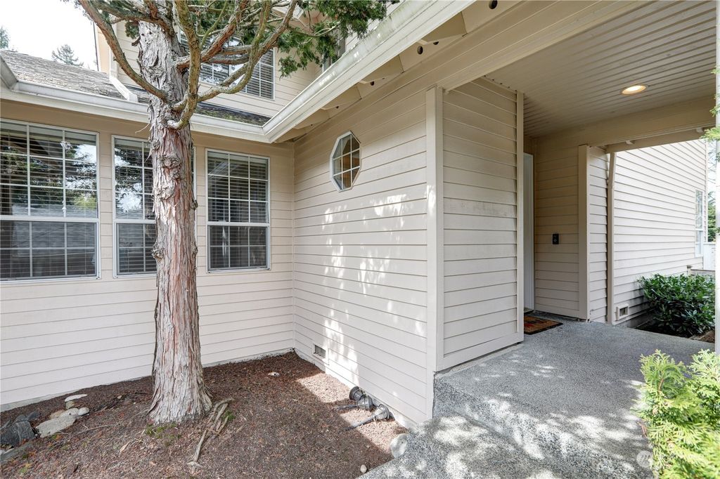 Photo of 13316 NE 89th St, Redmond, WA 98052 (MLS # 2215482)