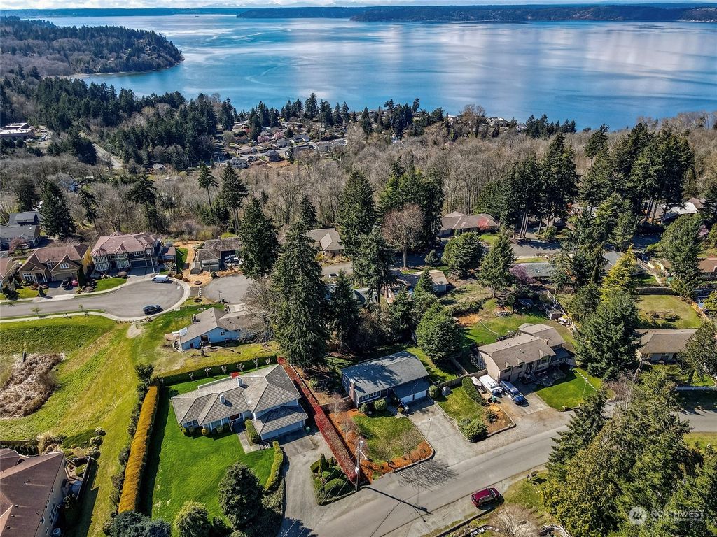 Photo of 30245 24th Avenue SW, Federal Way, WA 98023 (MLS # 2050510)