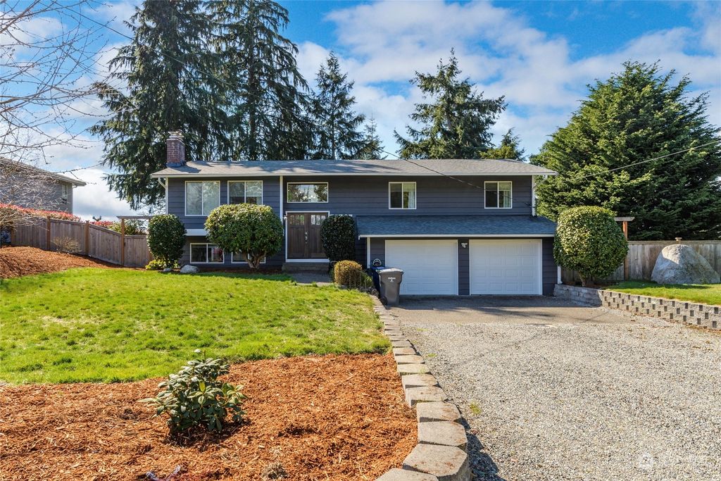 Photo of 30245 24th Avenue SW, Federal Way, WA 98023 (MLS # 2050510)