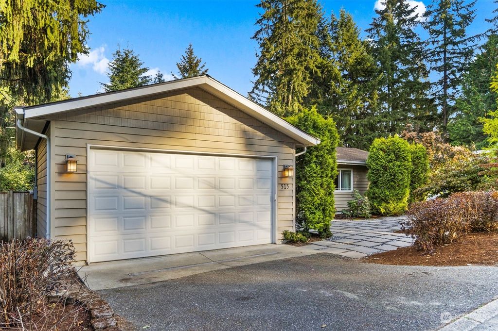 Photo of 515 Mountain Park Boulevard SW, Issaquah, WA 98027 (MLS # 2004093)