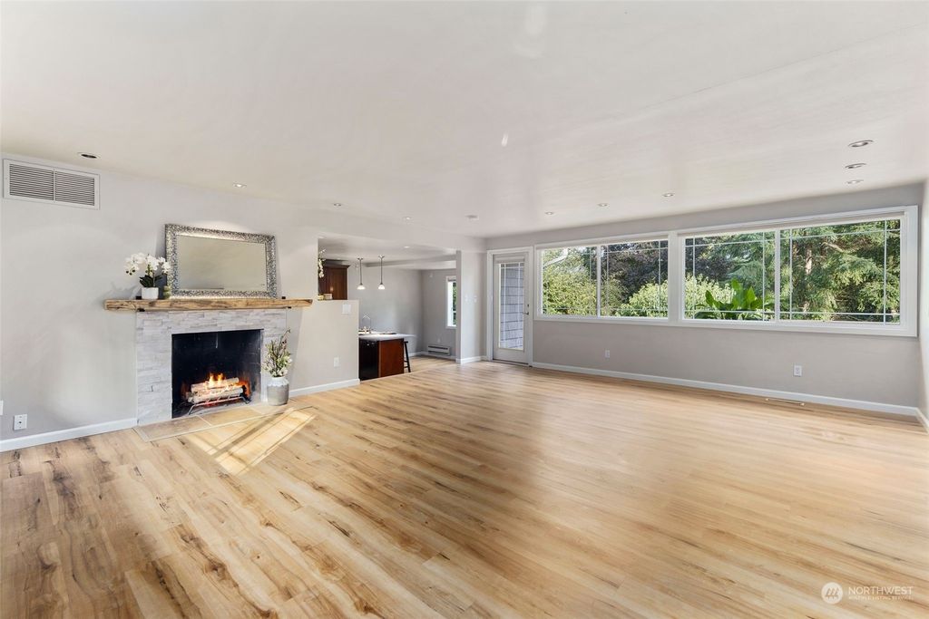Photo of 515 Mountain Park Boulevard SW, Issaquah, WA 98027 (MLS # 2004093)