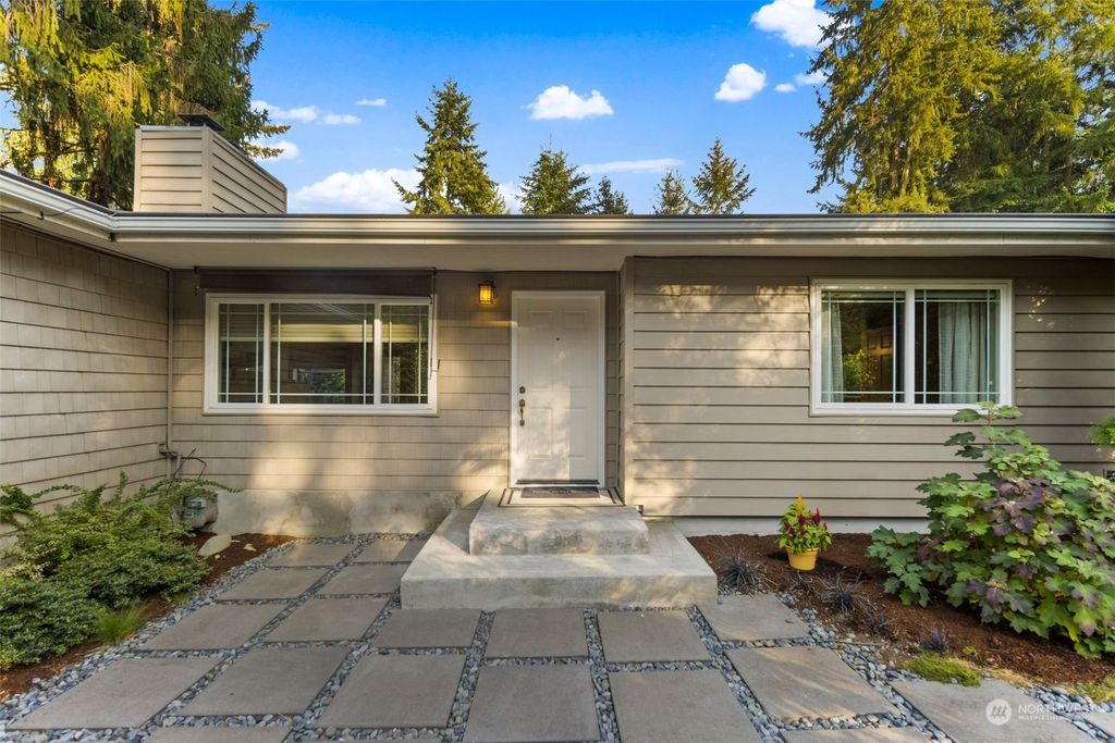 Photo of 515 Mountain Park Boulevard SW, Issaquah, WA 98027 (MLS # 2004093)