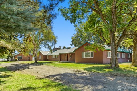 Photo of 4530 Weaver Road, Ellensburg, WA 98926 (MLS # 2431244)