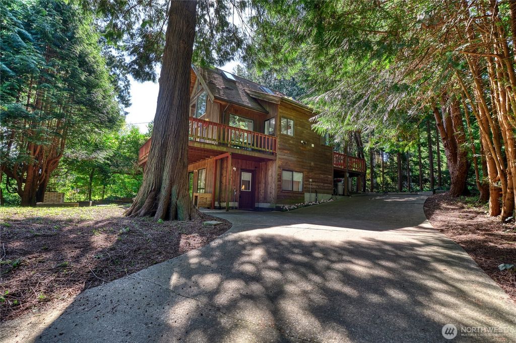 Photo of 1881 Cliff Road, Point Roberts, WA 98281 (MLS # 2513713)