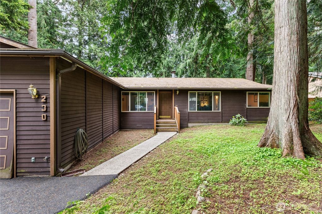 Photo of 230 222nd Avenue NE, Sammamish, WA 98074 (MLS # 2527468)