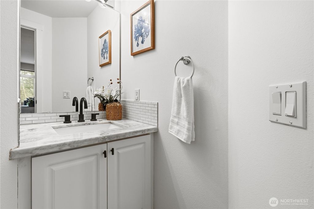 Photo of 6649 SE Cougar Mountain Way, Bellevue, WA 98006 (MLS # 2494591)