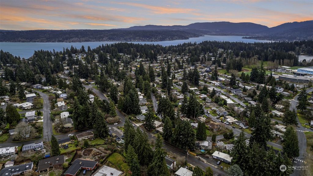 Photo of 16017 Lake Hills Boulevard, Bellevue, WA 98008 (MLS # 2190281)