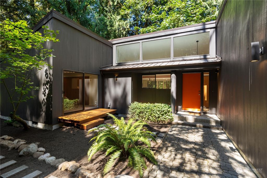 Photo of 13829 241st Place SE, Issaquah, WA 98027 (MLS # 2275644)