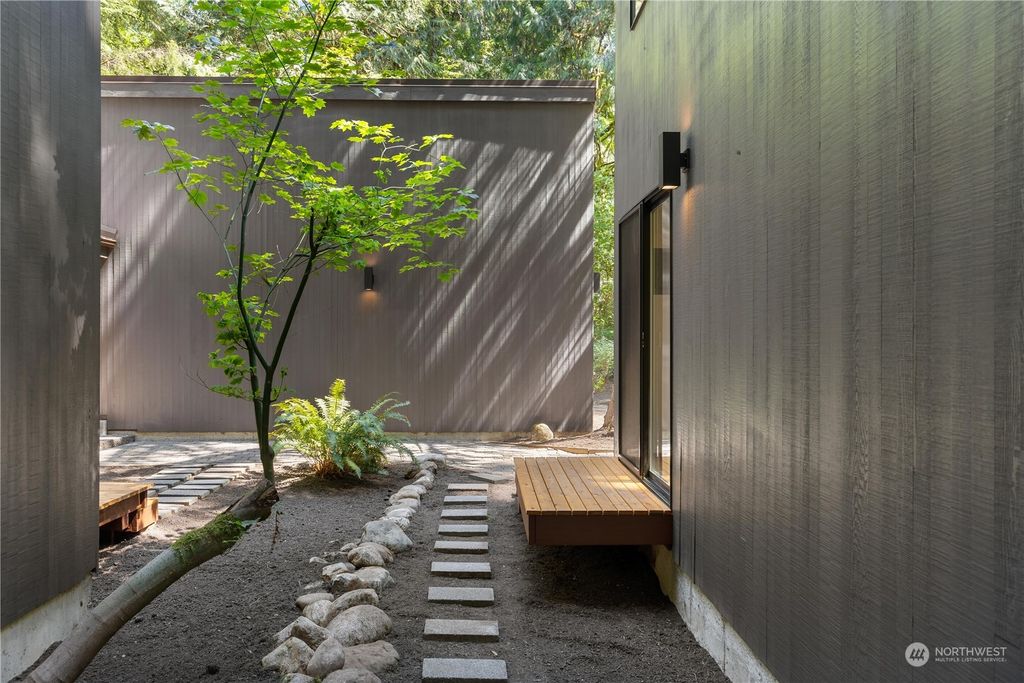 Photo of 13829 241st Place SE, Issaquah, WA 98027 (MLS # 2275644)