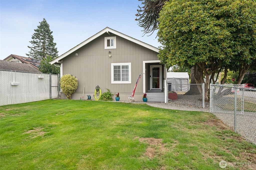 Photo of 2921 Fredricksen Street, Enumclaw, WA 98022 (MLS # 2466277)