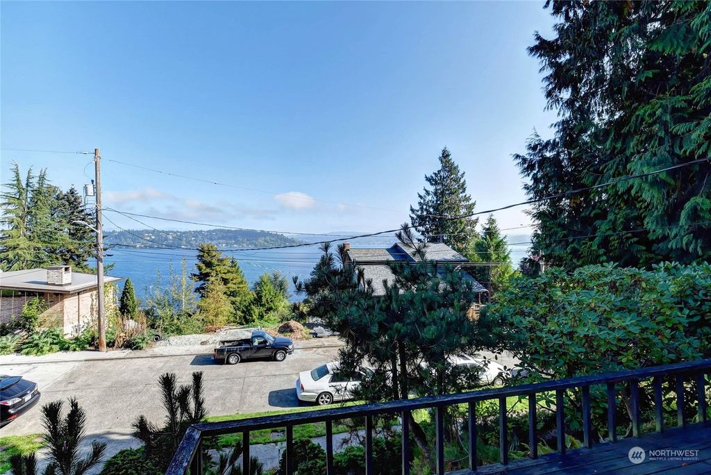 Photo of 9909 Arrowsmith Avenue S, Seattle, WA 98118 (MLS # 2131389)