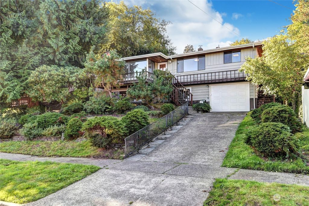 Photo of 9909 Arrowsmith Avenue S, Seattle, WA 98118 (MLS # 2131389)
