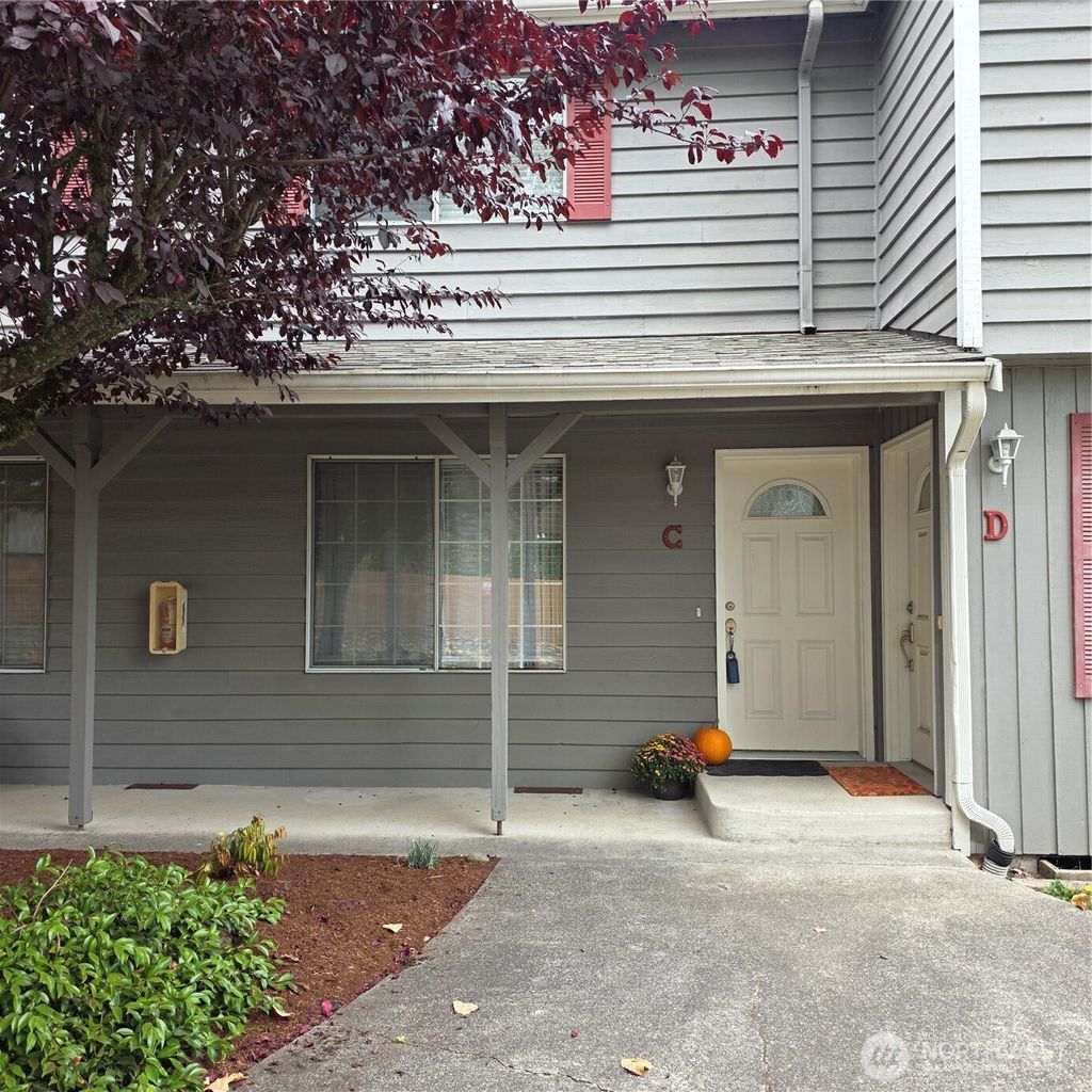 Photo of 15708 Admiralty Way #C, Lynnwood, WA 98087 (MLS # 2421517)