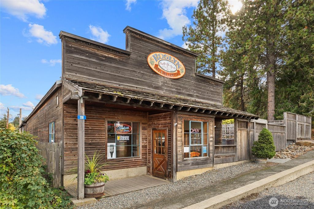 Photo of 208 W Pennsylvania Avenue, Roslyn, WA 98941 (MLS # 2485912)